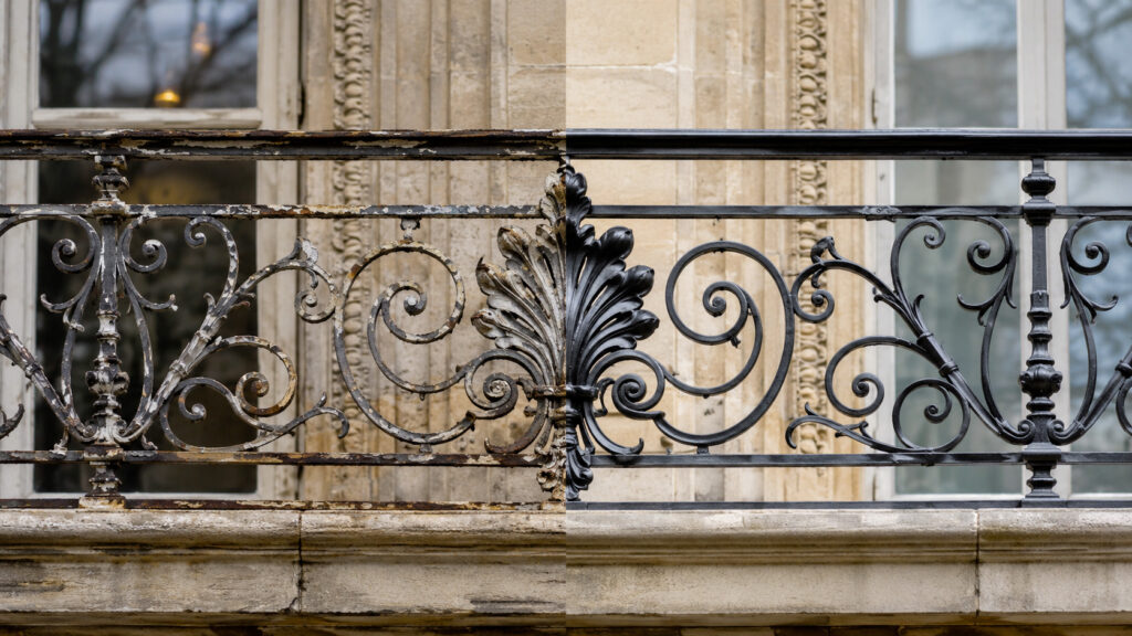 Décapage laser à Paris d'une ferronnerie haussmannienne, avant et après nettoyage
